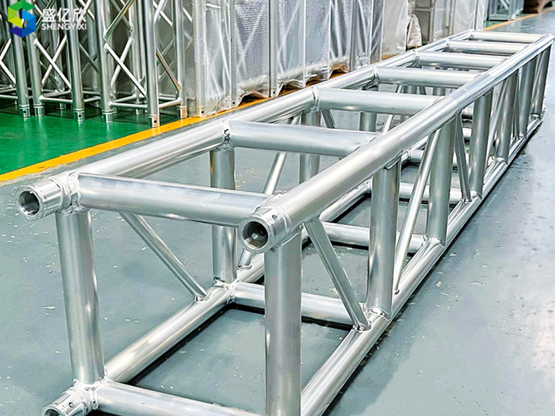 Safety precautions during the installation of lighting truss